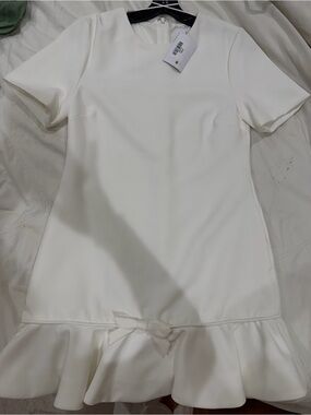 Minimalist White Short Sleeve Ruffle-Hem Mini Dress with Bow